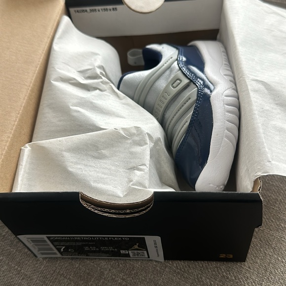 Jordan 11 Retro Little Flex (TD)/Size 7C/Color Grey Mist/White-Midnight Navy - Picture 2 of 8